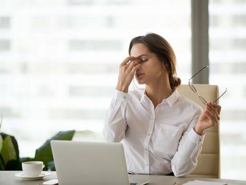 5 sposobów, by nie zasnąć w pracy bez kawy