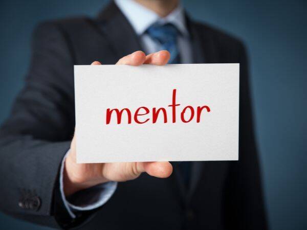 Rola mentora - co to za osoba i jakie zadania pełni w procesie mentoringu